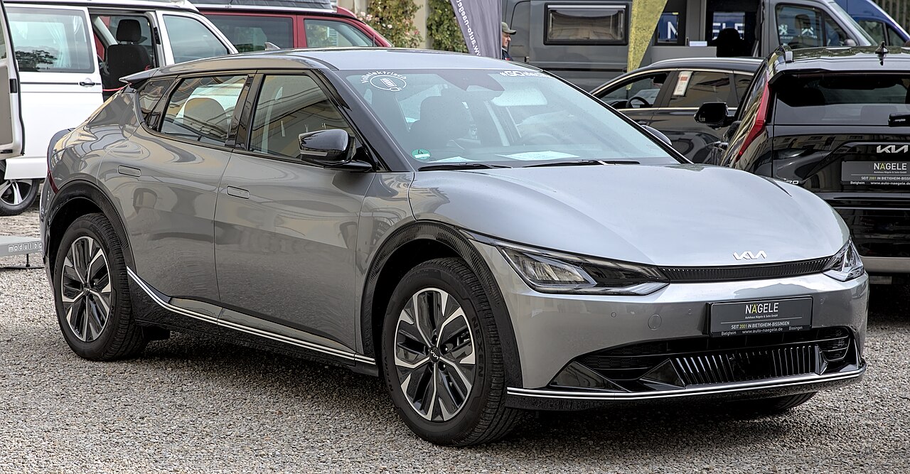 Kia EV6 exterior front three-quarter view at Automesse Ludwigsburg 2022